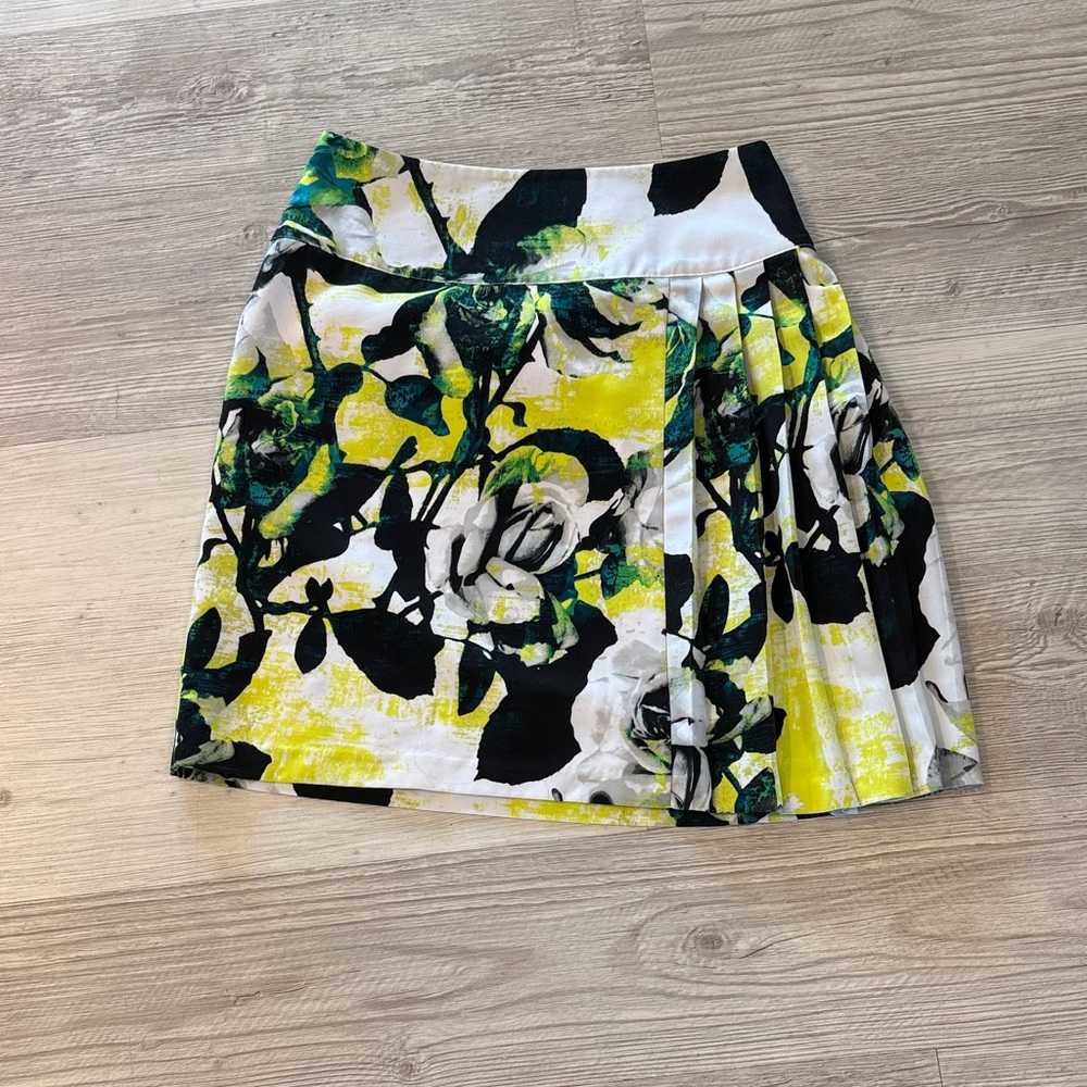Size 6 Worthington A-Line Skirt with Bold Floral Design
